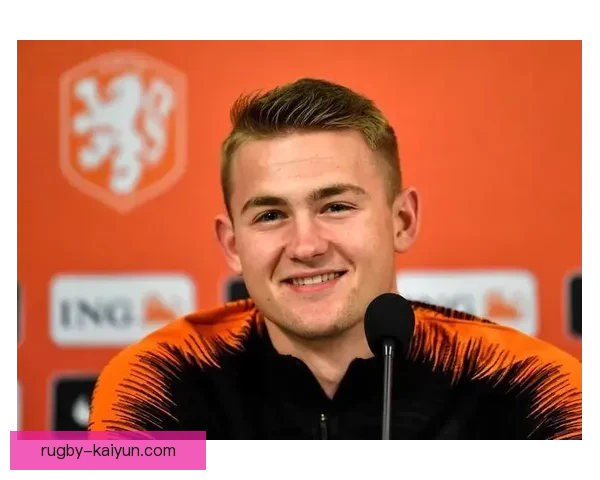 德里赫特展现防线领导力，状态持续提升表现值得关注